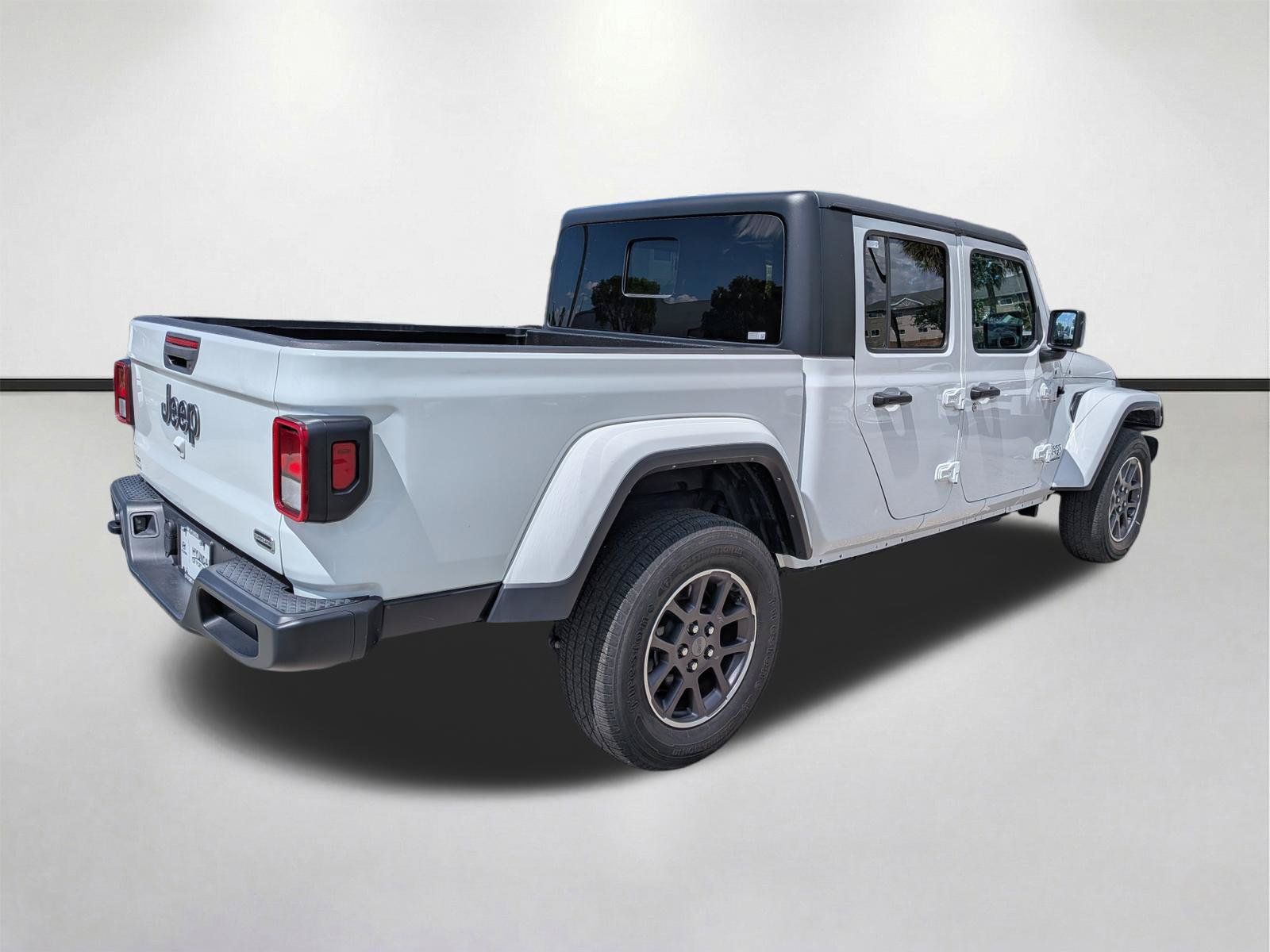 Used 2023 Jeep Gladiator Overland AWD/4WD image 4