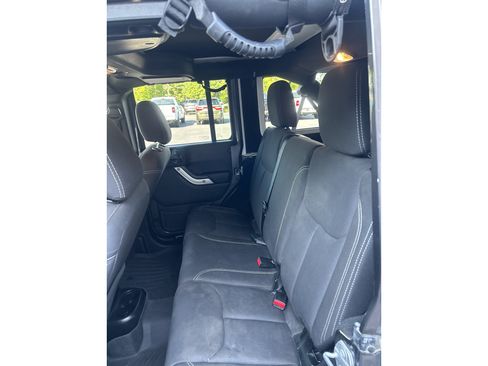 Used 2017 Jeep Wrangler Unlimited Sahara w/ Dual Top Group AWD/4WD image 9