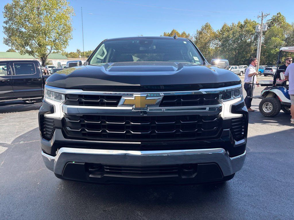 Used 2025 Chevrolet Silverado 1500 LT AWD/4WD image 3