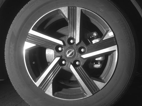 Used 2025 Nissan Sentra SV image 13