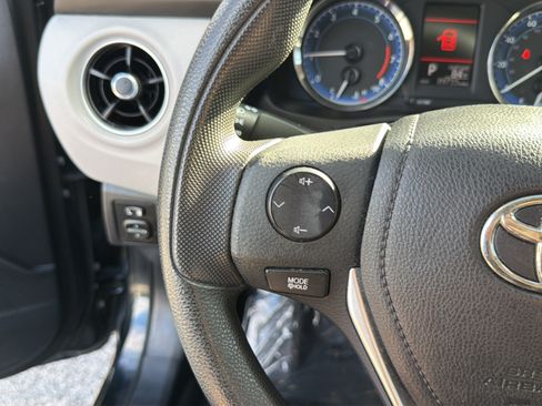 Used 2017 Toyota Corolla LE FWD image 17
