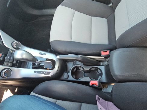 Used 2014 Chevrolet Cruze LS FWD image 19