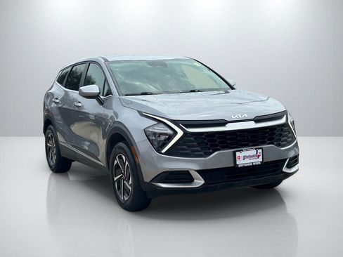 Used 2023 Kia Sportage LX image 3