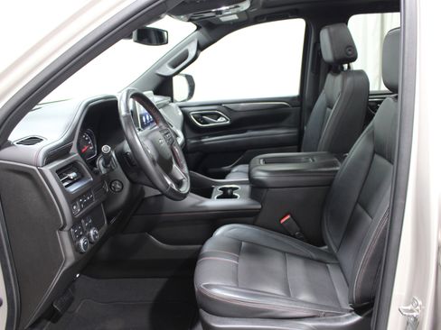 Used 2021 Chevrolet Suburban RST w/ Luxury Package AWD/4WD image 3