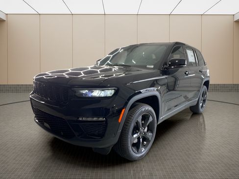 Used 2025 Jeep Grand Cherokee Limited w/ Luxury Tech Group II AWD/4WD image 1