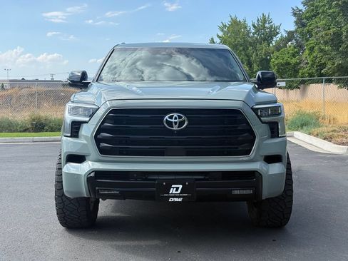Used 2025 Toyota Sequoia Limited w/ Tow Technology Package AWD/4WD image 5