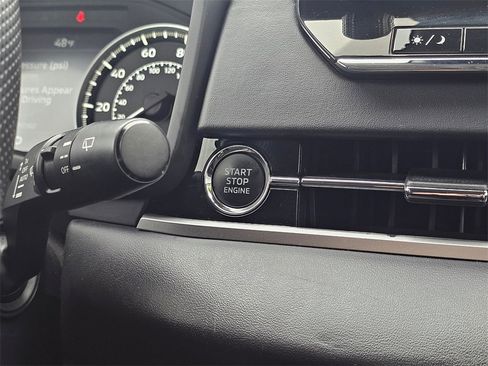 Used 2022 Mitsubishi Outlander SE image 25