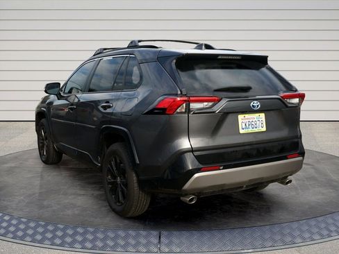 Used 2023 Toyota RAV4 SE image 5