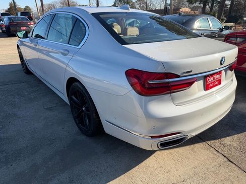Used 2019 BMW 750i xDrive w/ Luxury Rear Seating Package image 7