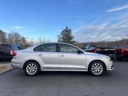 Used 2015 Volkswagen Jetta SE image 4