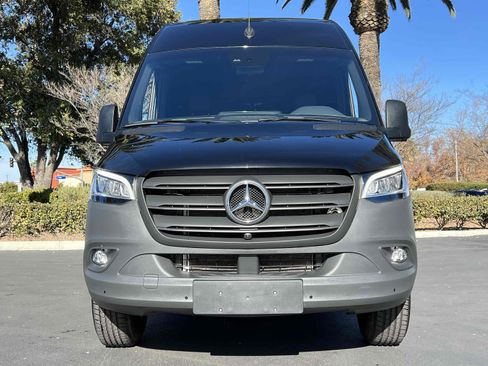 Used 2023 Mercedes-Benz Sprinter 2500 image 34