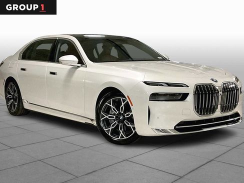 Used 2025 BMW i7 eDrive50 image 1