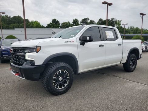 Used 2023 Chevrolet Silverado 1500 ZR2 w/ Technology Package AWD/4WD image 3