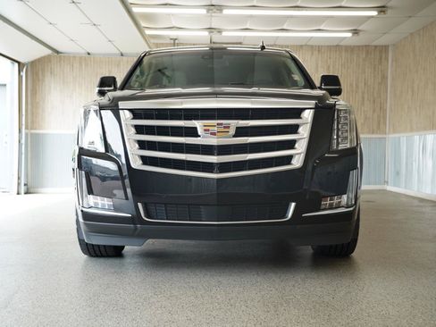 Used 2019 Cadillac Escalade ESV Premium Luxury w/ LPO, Radiant Package AWD/4WD image 2