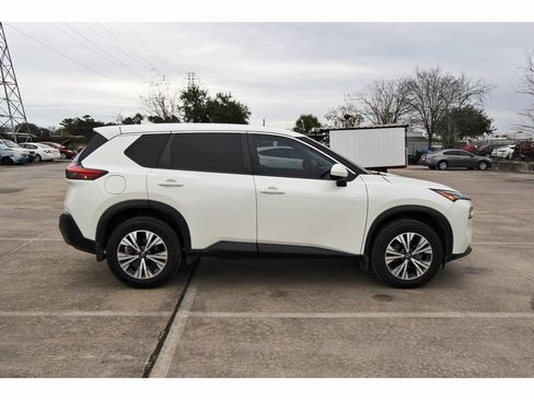 Used 2023 Nissan Rogue SV image 5