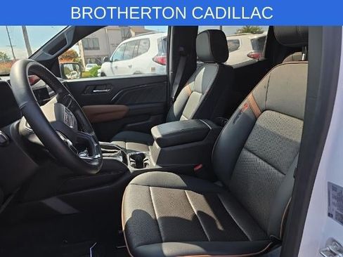 Used 2024 GMC Canyon AT4 w/ AT4 Premium Package AWD/4WD image 11