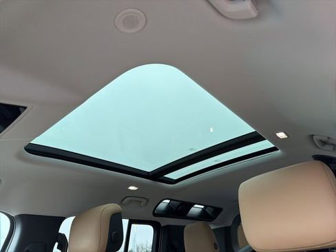 Used 2025 Land Rover Defender 110 X-Dynamic SE image 43