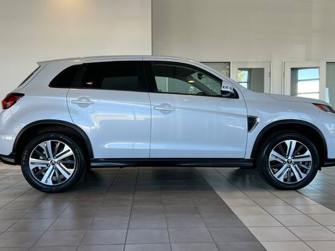 Used 2024 Mitsubishi Outlander Sport SE image 3