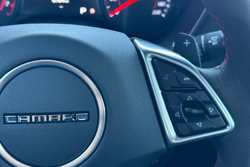 Used 2018 Chevrolet Camaro ZL1 RWD image 28