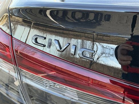 Used 2025 Honda Civic Sport image 6