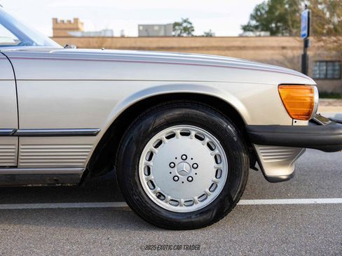 Used 1987 Mercedes-Benz 560 SL image 11
