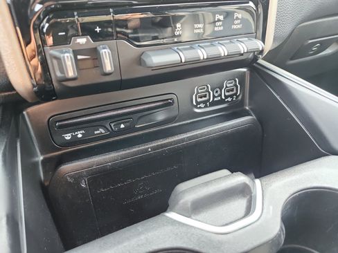 Used 2019 RAM 1500 Laramie RWD image 26