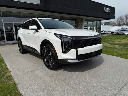New 2026 Kia Sportage LX image 1