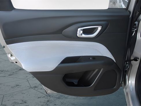 Used 2022 Jeep Compass Latitude image 32