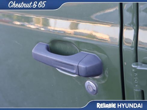 Used 2023 Jeep Gladiator Sport AWD/4WD image 24