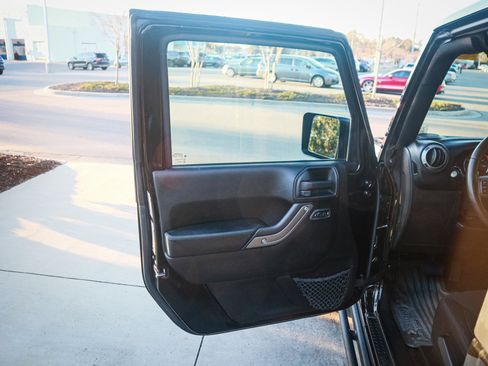 Used 2016 Jeep Wrangler Sport image 14