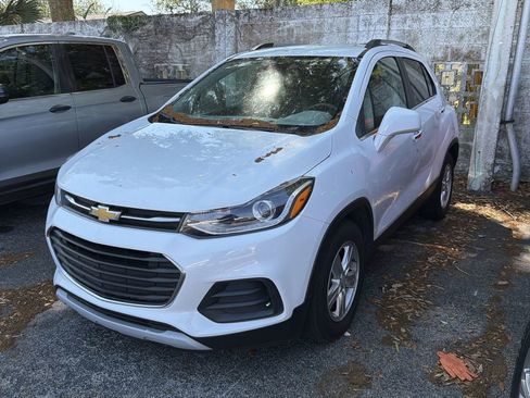 Used 2019 Chevrolet Trax LT w/ LT Convenience Package image 3