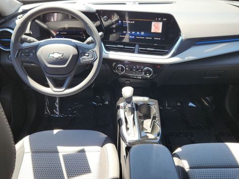 Used 2024 Chevrolet Trax LT image 19