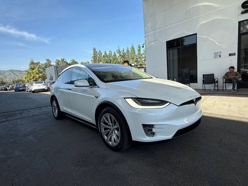 Used 2018 Tesla Model X 75D image 4