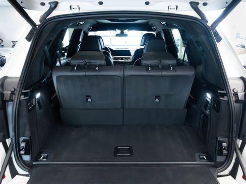 Used 2022 BMW X7 M50i image 8
