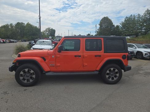Used 2019 Jeep Wrangler Unlimited Sahara AWD/4WD image 6