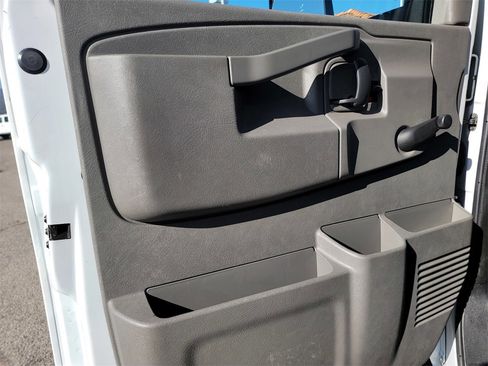 Used 2020 GMC Savana 3500 image 12