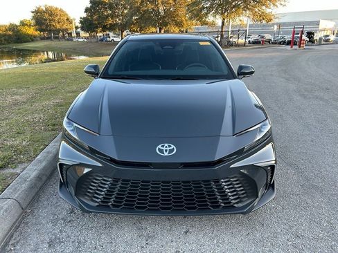 Used 2025 Toyota Camry SE image 8