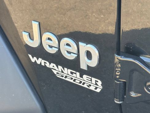 Used 2019 Jeep Wrangler Sport AWD/4WD image 26
