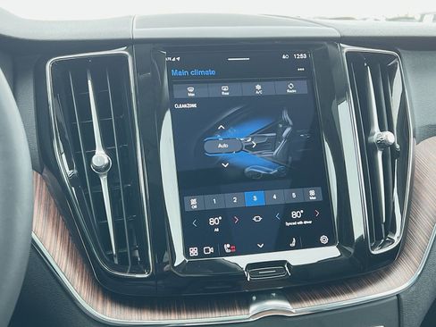 Certified 2023 Volvo XC60 B5 Plus w/ Climate Package image 21