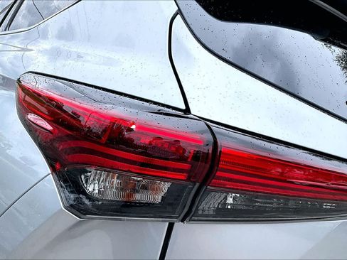 Used 2021 Toyota Highlander XLE FWD image 29