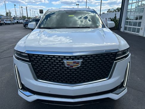 Used 2021 Cadillac Escalade Premium Luxury AWD/4WD image 8
