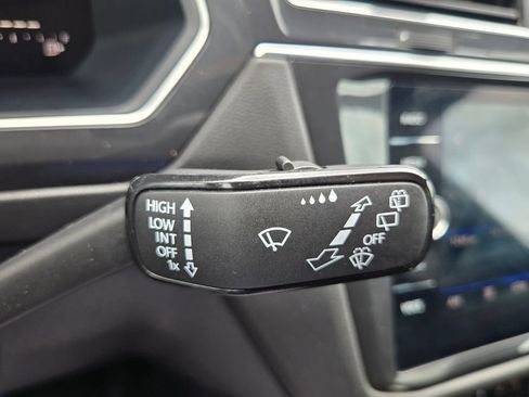 Certified 2023 Volkswagen Tiguan SE R-Line FWD image 24