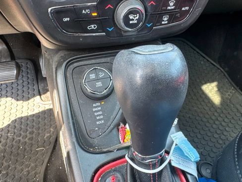 Used 2018 Jeep Compass Trailhawk w/ Leather Interior Group AWD/4WD image 12