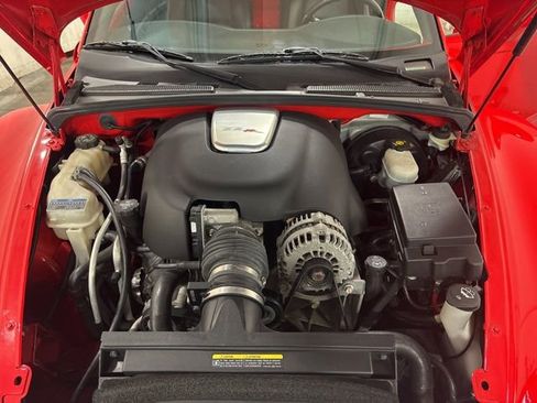 Used 2005 Chevrolet SSR w/ Preferred Equipment Group RWD image 9