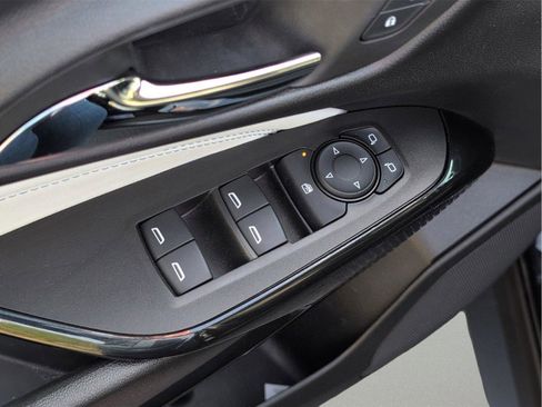 Used 2025 Chevrolet Trax LT w/ Driver Confidence Package image 16