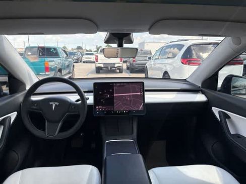 Used 2021 Tesla Model Y Long Range AWD/4WD image 17