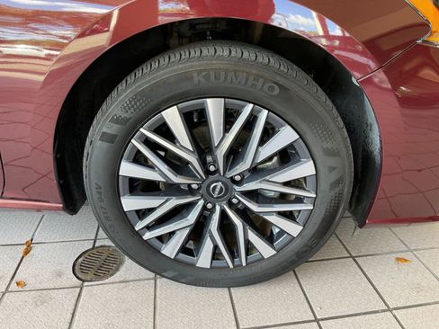Used 2025 Nissan Altima 2.5 SV FWD image 30