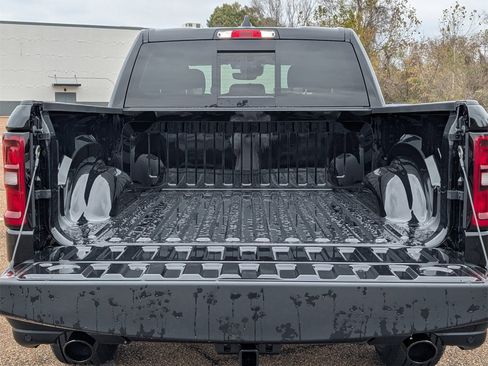New 2026 RAM 1500 4x4 Crew Cab image 31