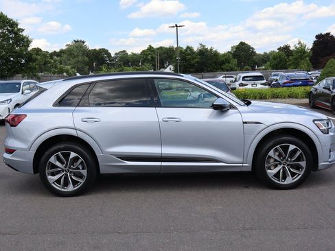 Used 2021 Audi e-tron Premium Plus w/ Premium Plus Package AWD/4WD image 4