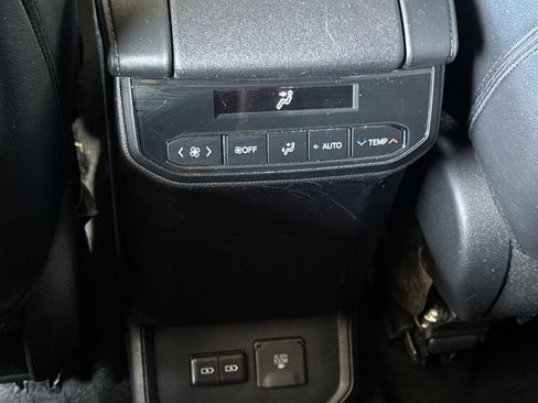 Used 2024 Toyota Highlander Limited image 15